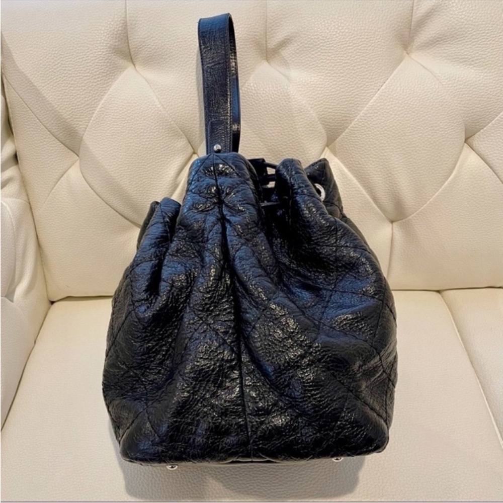 Chic Black Chanel Leather Women's‎ Bag - Picture 3 of 9